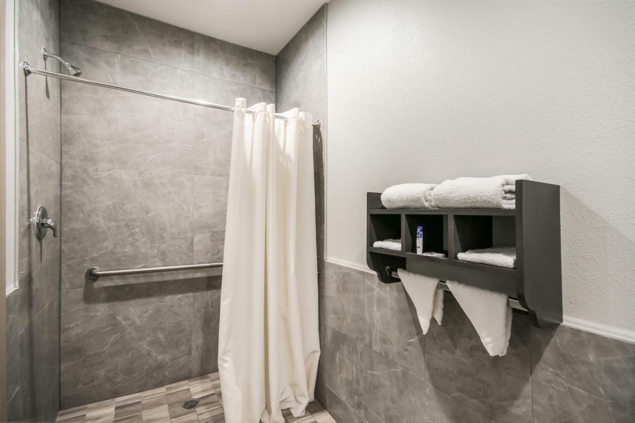 Americas Best Value Inn & Suites Ne Houston Downtown I-610 Exterior photo